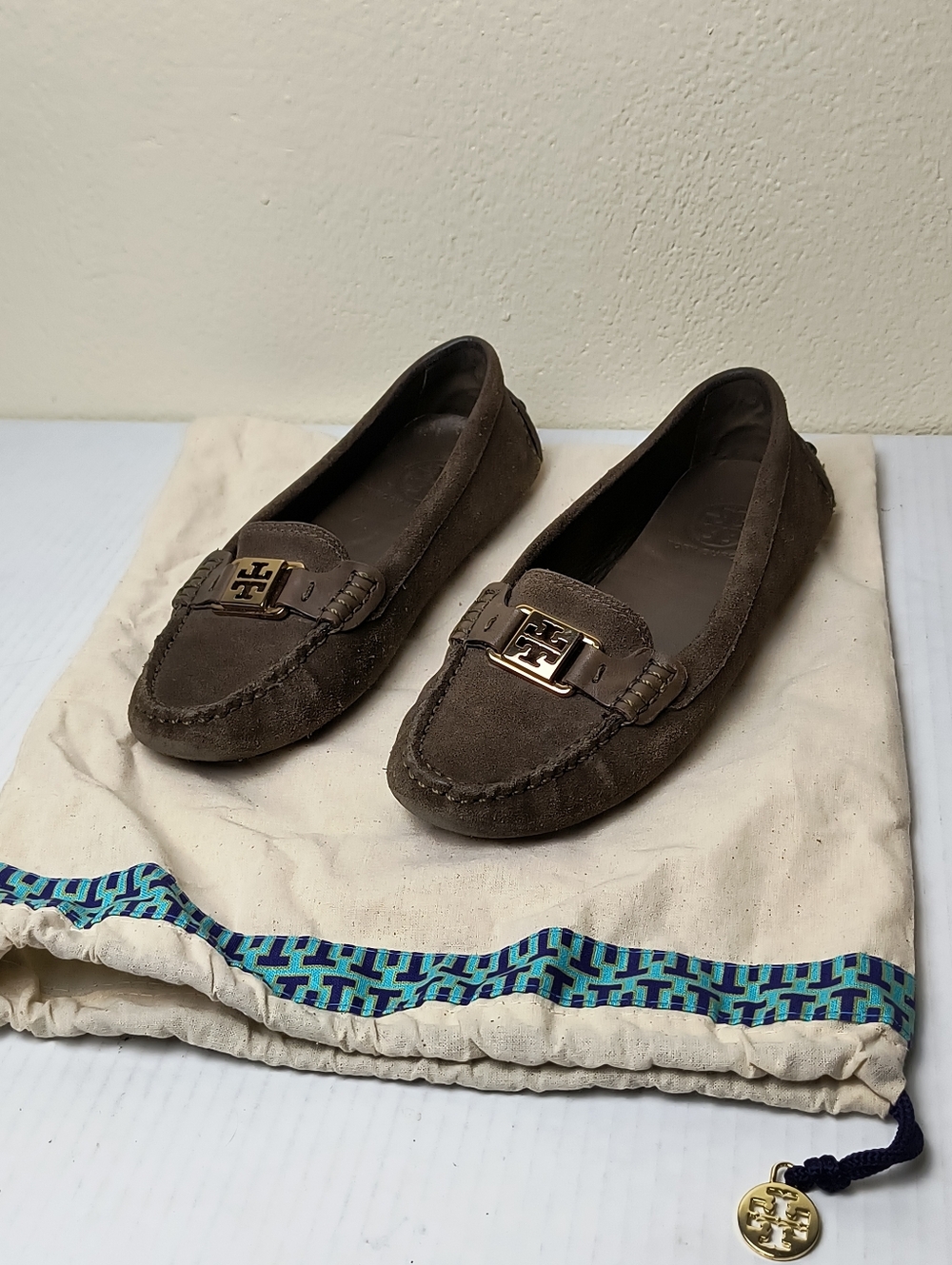 Tory Burch Kendrick 7M Drive Taupe Moccasins with Gold Detail